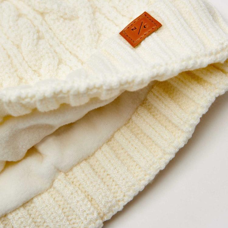 Classic Cable Knit Pom Pom Hat in Winter White